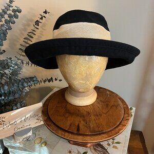Wallaroo Vineyard wide brim bucket style sun hat - black w/ white mesh panel